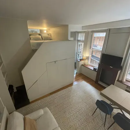 Elegant Avec Mezzanine Porte Des Ternes Lejlighed